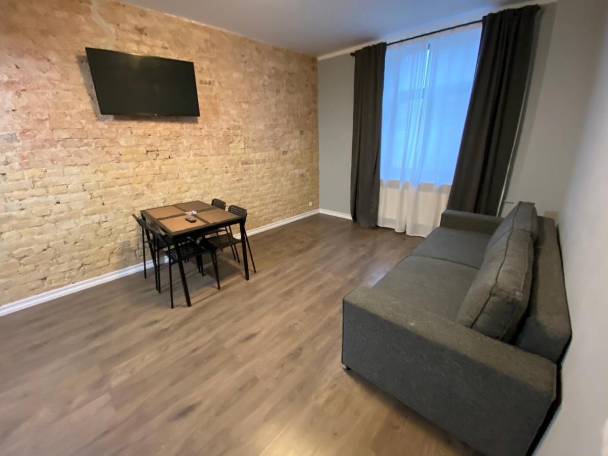 里加公寓式酒店 外观 照片 A living room in a typical apartment