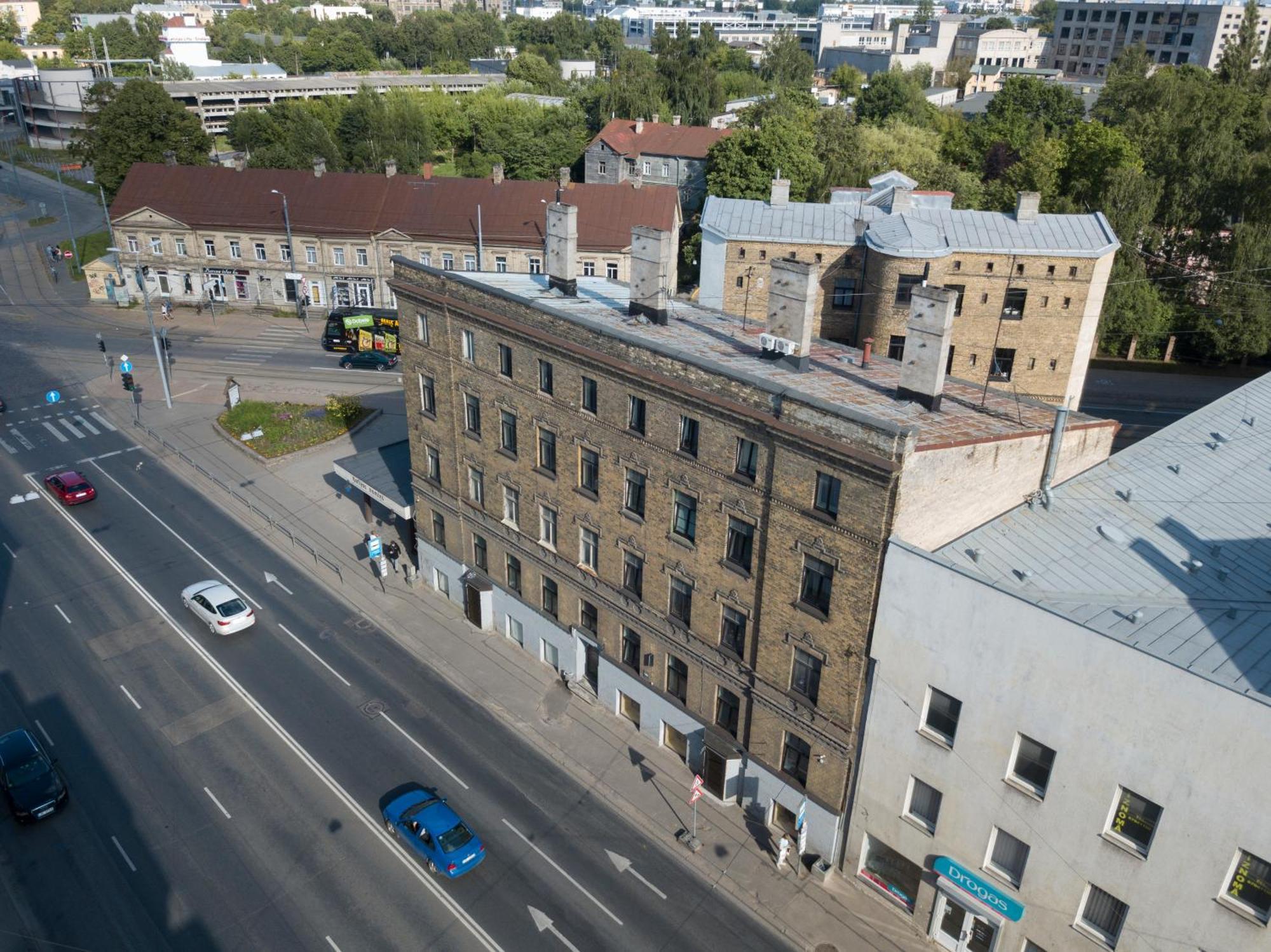 里加公寓式酒店 外观 照片 The building of the former Kaunas Jewish school