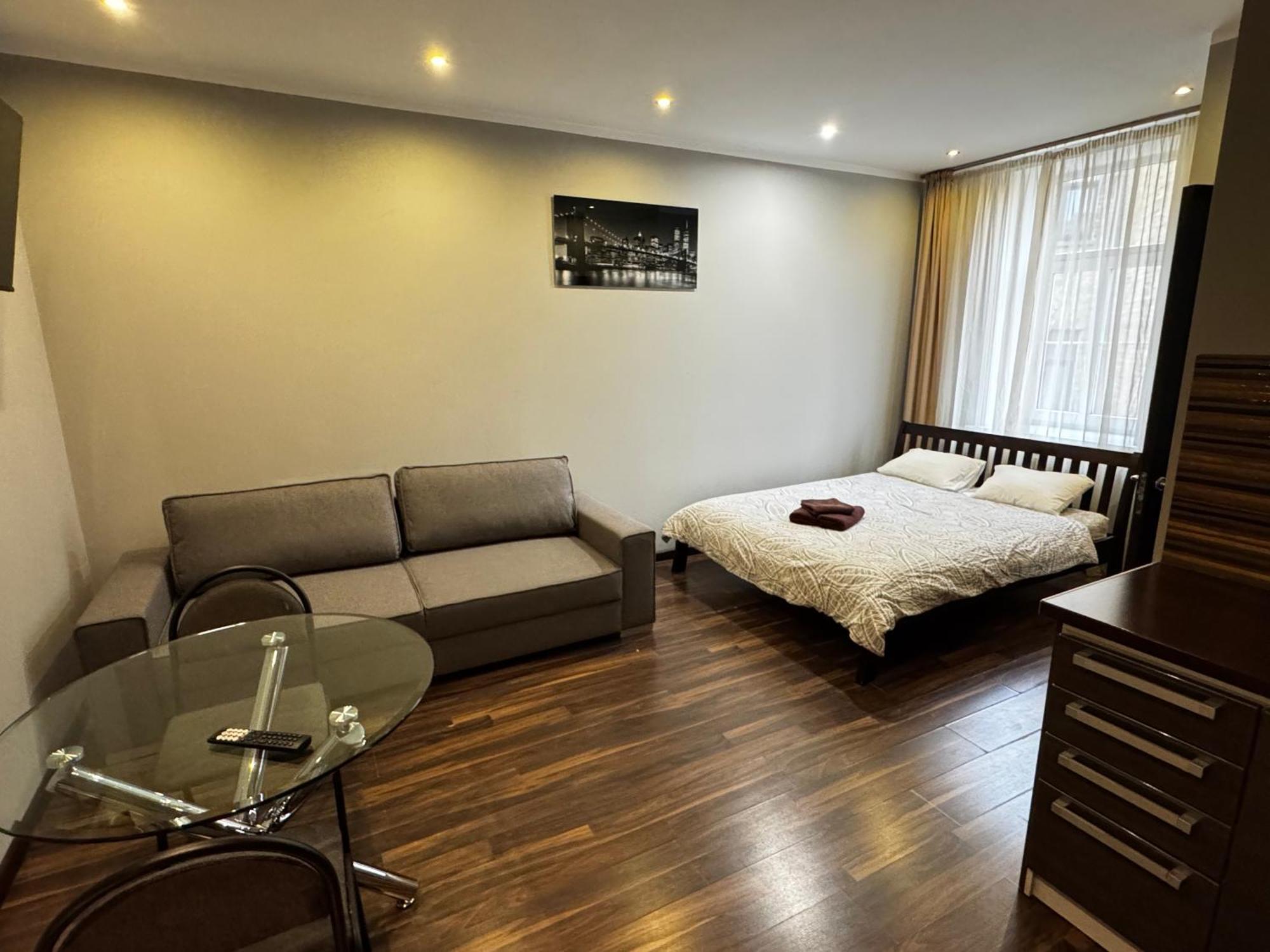 里加公寓式酒店 外观 照片 A studio apartment in London
