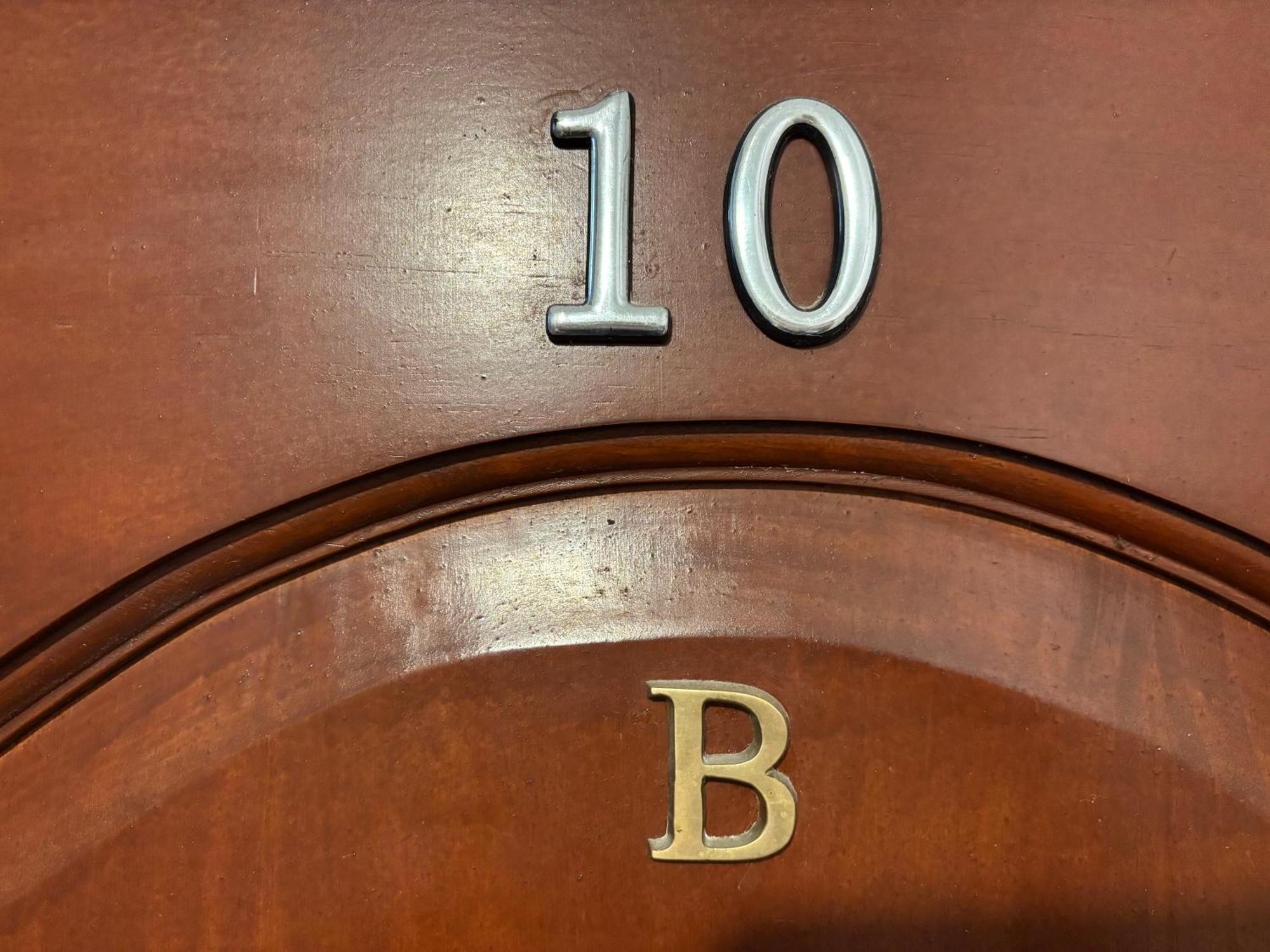 里加公寓式酒店 客房 照片 The 10B apartment door
