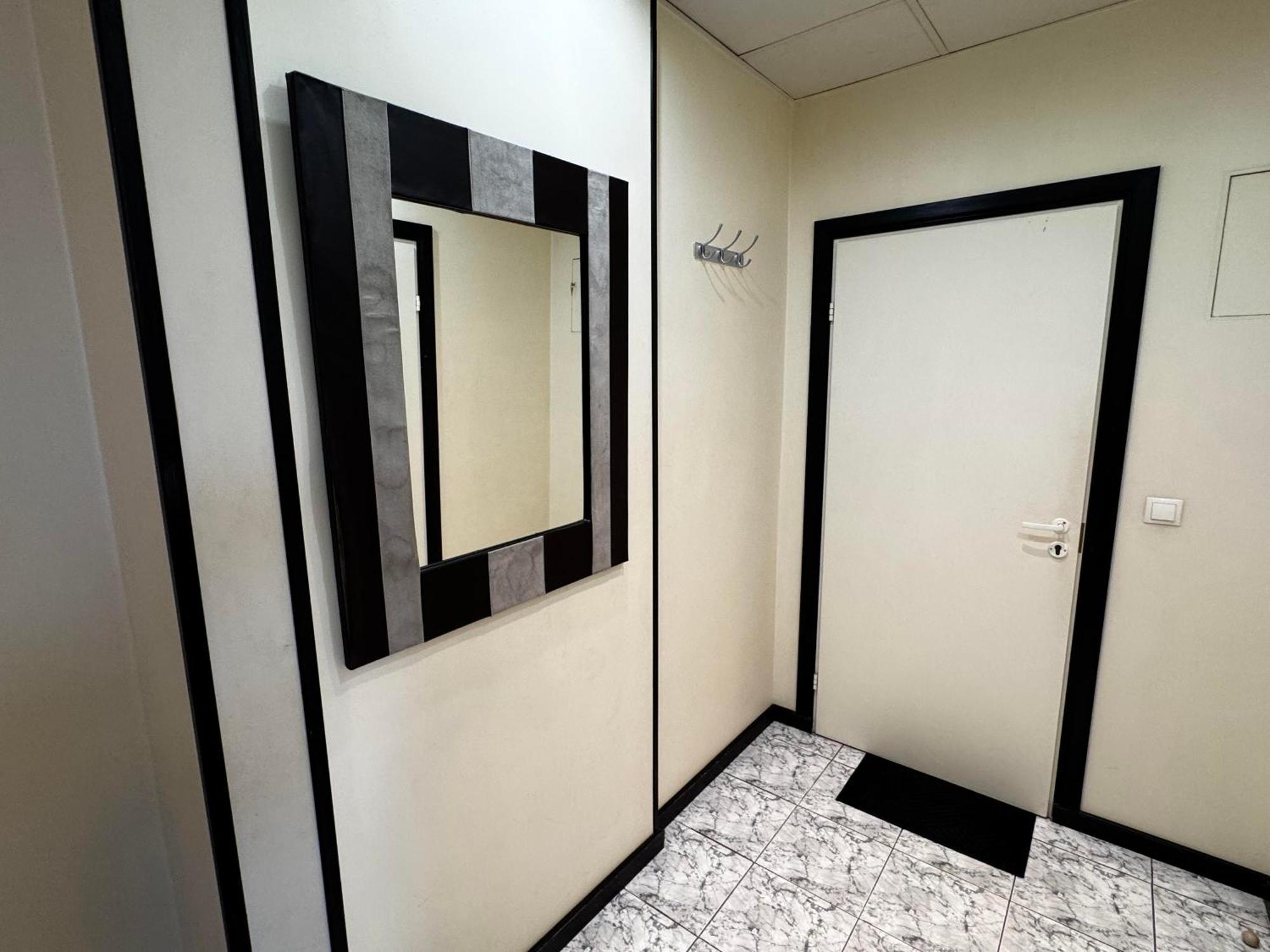 里加公寓式酒店 外观 照片 A mirror in a bathroom