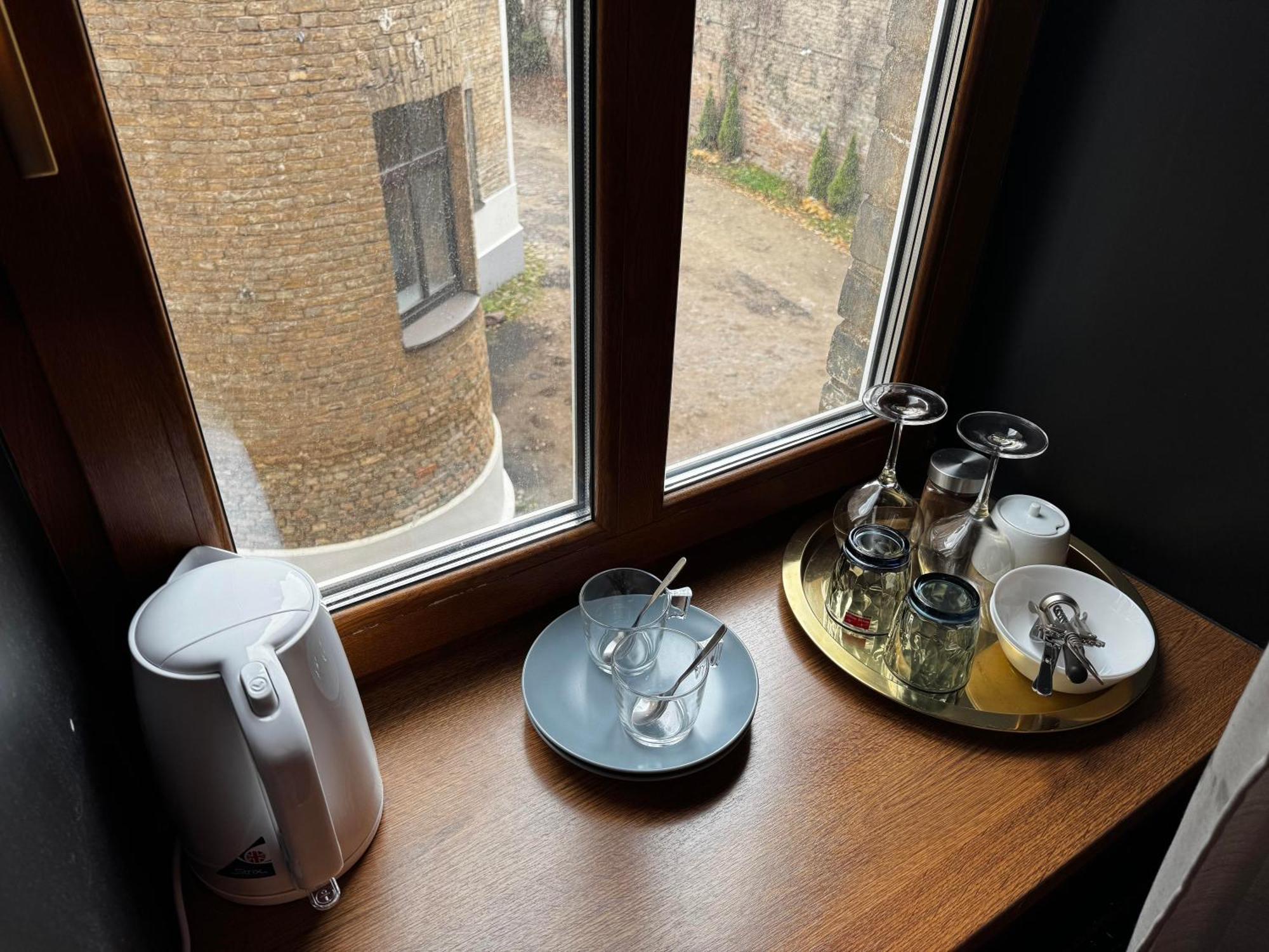 里加公寓式酒店 外观 照片 A tea tray in a hotel room